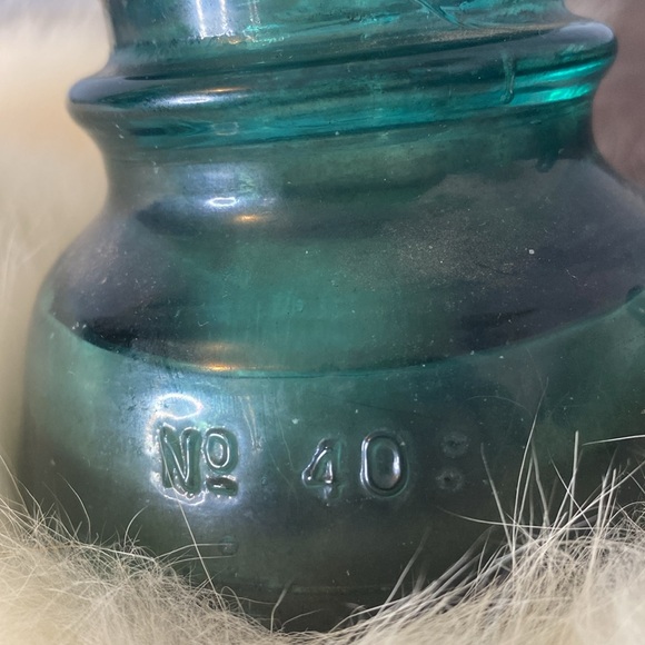 . Vintage Hemingray No. 40 Blue Glass Insulator - Picture 3 of 5